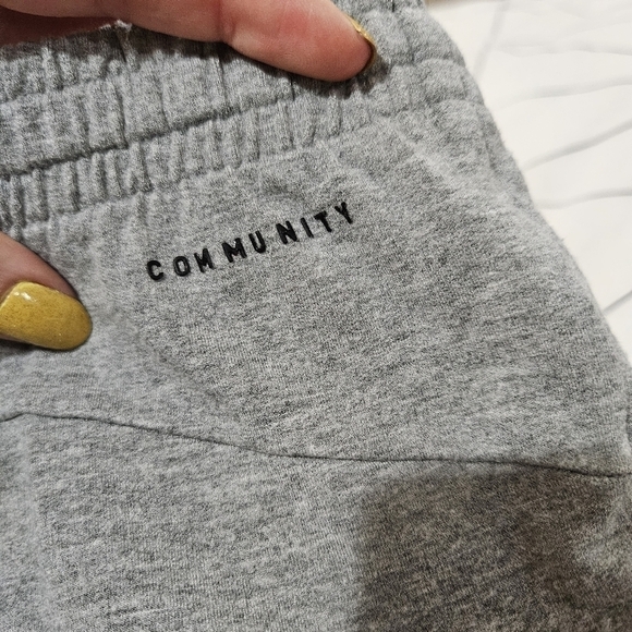 Aritzia Community Gray Joggers Size Extra Small - Picture 4 of 8